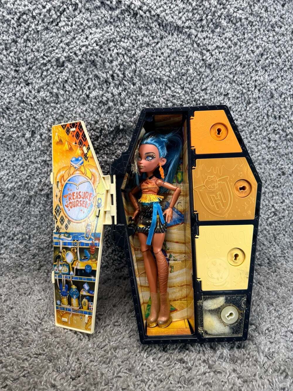 Monster High Skulltimate Secrets Series 2 Fearidescent Cleo de Nile Doll